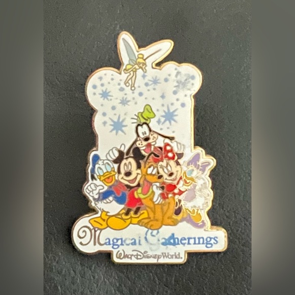 Disney: 2004 Mickey & Friends Pin - Picture 2 of 5